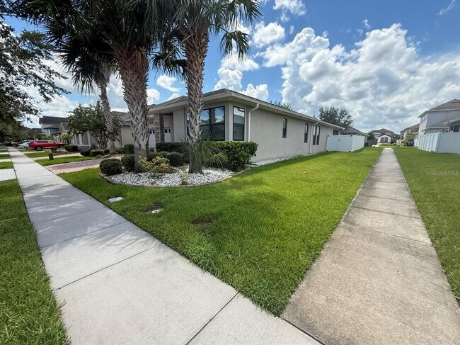 Building Photo - 2524 Fontaine Dr