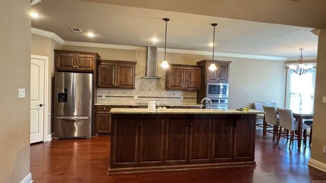 Building Photo - 121 Cabanel Dr