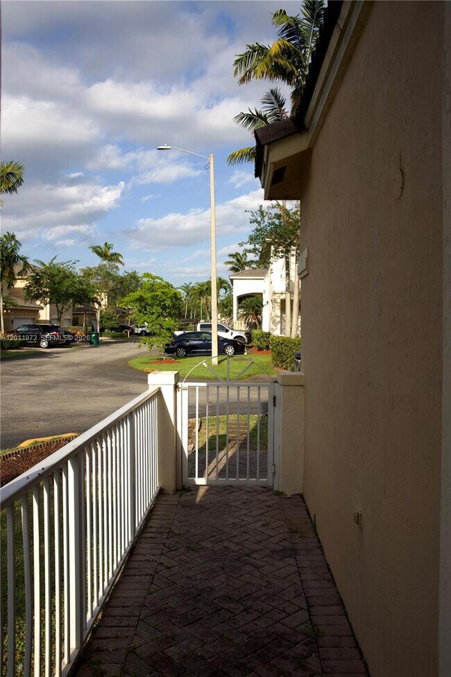 Building Photo - 5570 NW 113th Ct