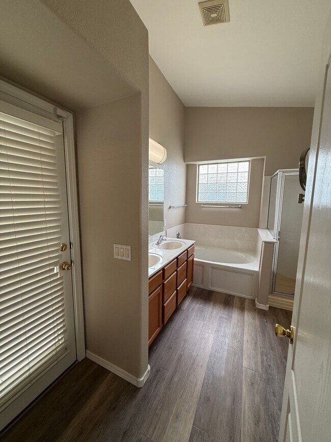 Building Photo - 2526 Tuscan Hills Ln
