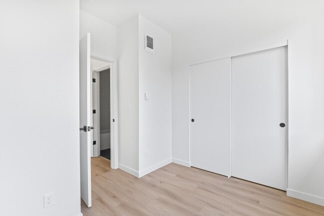 Building Photo - 787 NE Bryant St