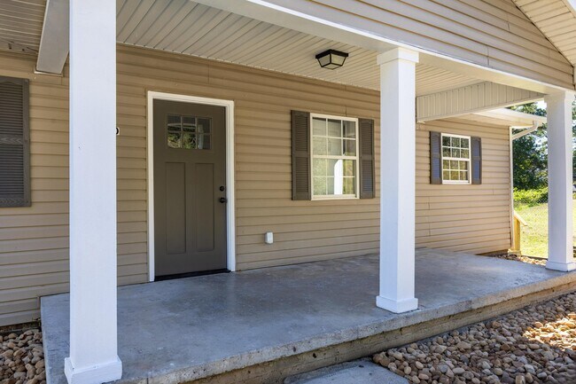 Building Photo - 5350 Slayton Ave