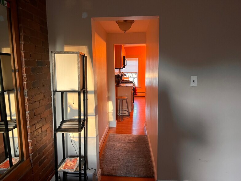 Building Photo - 71 Warren St