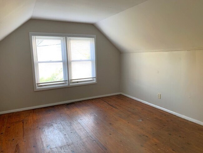 Building Photo - Cape Cod on Clay Mills Road!   251104