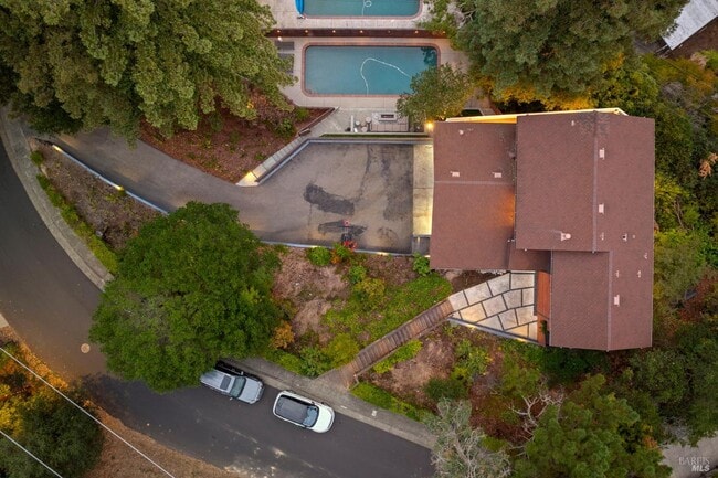 Building Photo - 48 Junipero Serra Ave