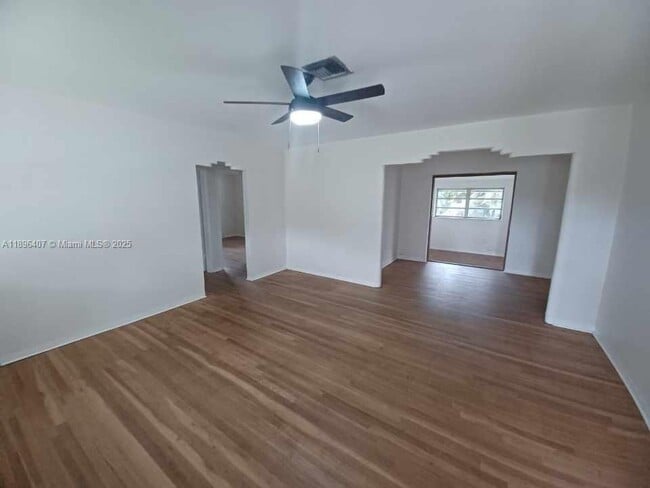 Building Photo - 3670 SW 20th St