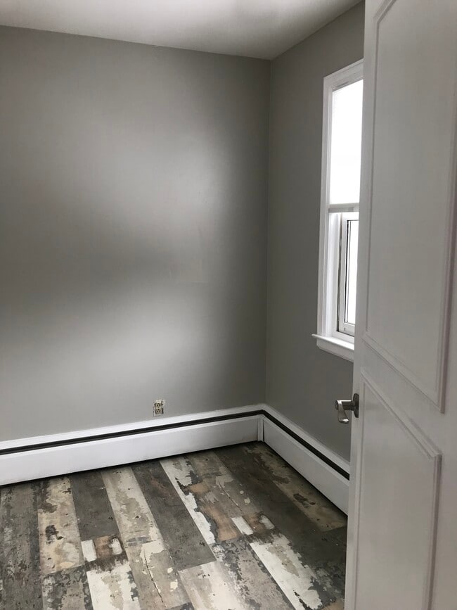 Small extra study. - 748 Feura Bush Rd