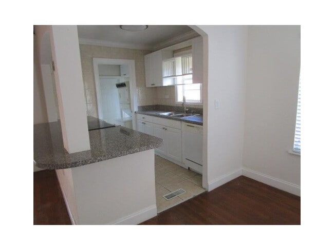 Building Photo - 4565 N Ocean Dr