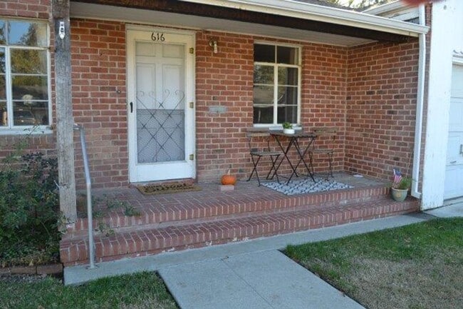 Building Photo - 614/616 Hollister Road