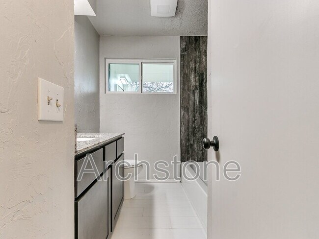 Building Photo - 401 NW 86th St