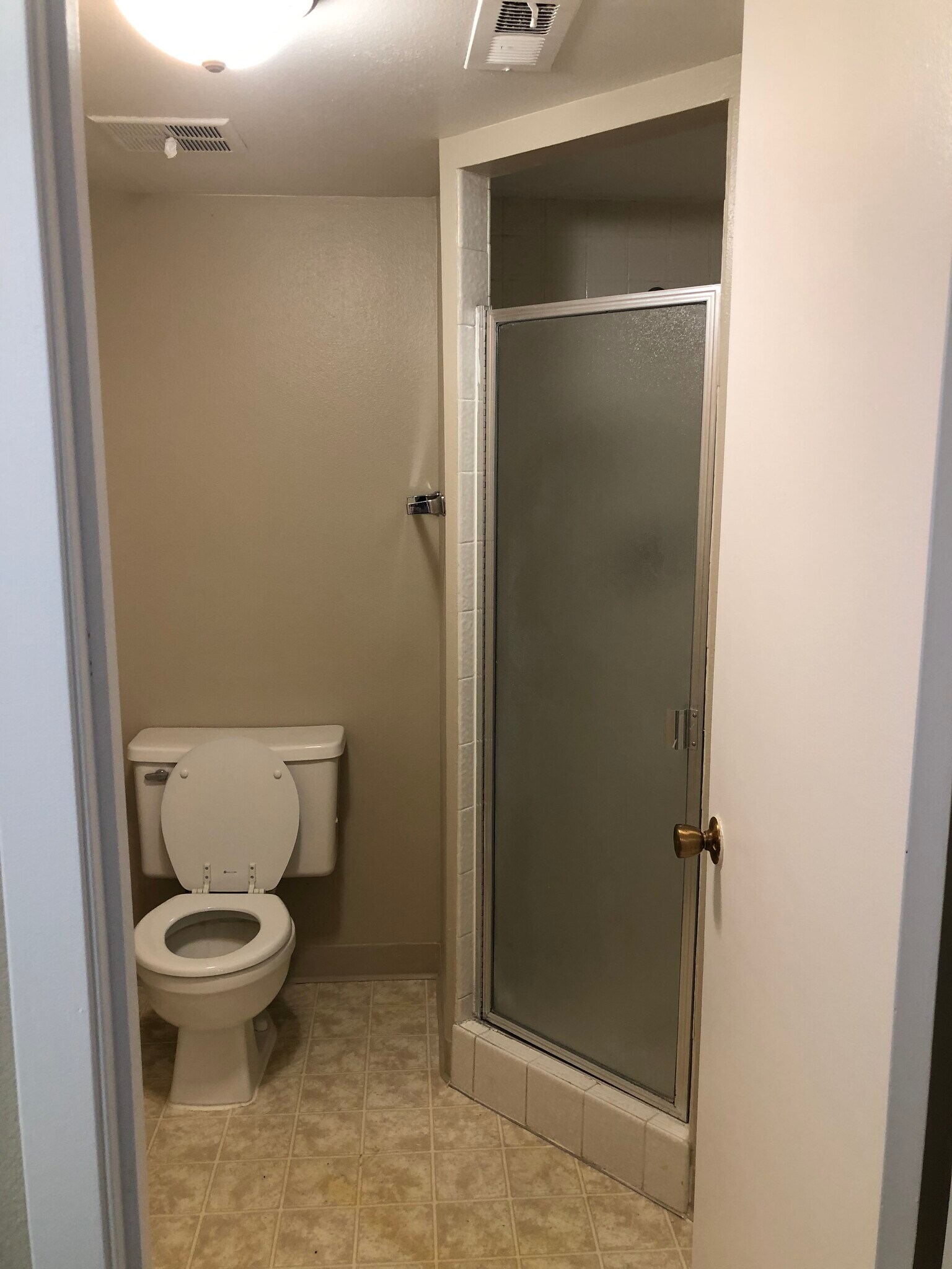 Building Photo - 1080 E Quail Park Dr