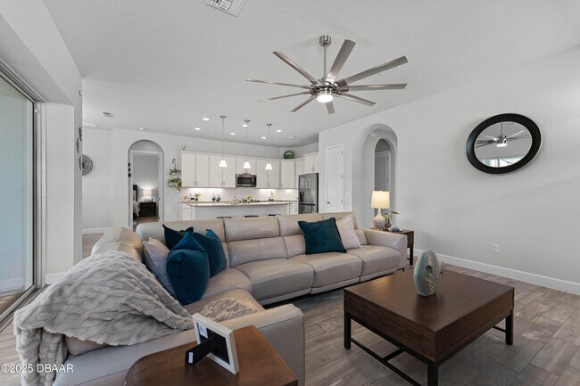 Building Photo - 636 Mosaic Blvd
