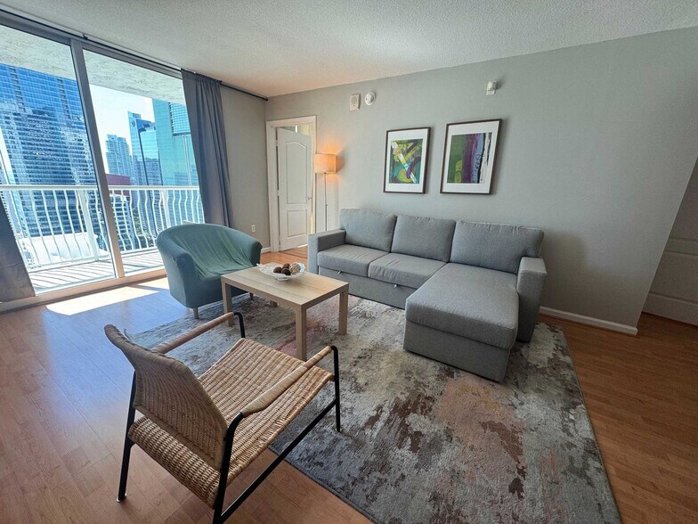 Primary Photo - 1 SE 12th St