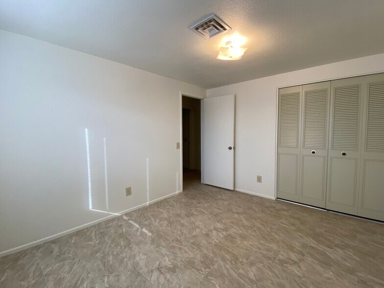 Building Photo - 1723 W Rosal Dr