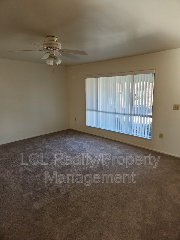 Building Photo - 26787 Oakmont Dr