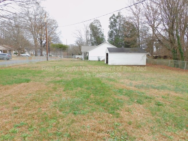 Building Photo - 3713 N Cherry St