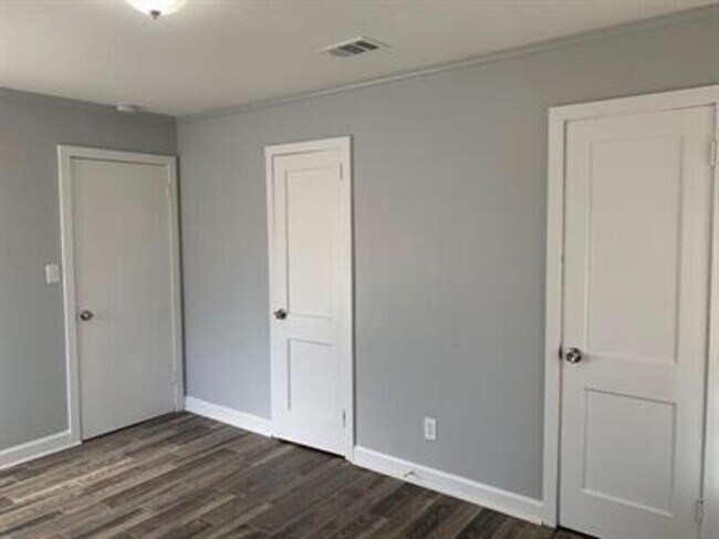 Building Photo - 352 Adams St