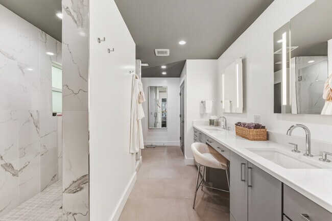 Building Photo - 165 1st St E