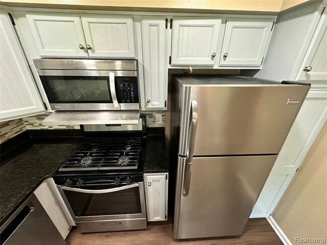 Building Photo - 41729 Broquet Dr