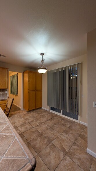 Building Photo - 2009 Foothill Vista Dr