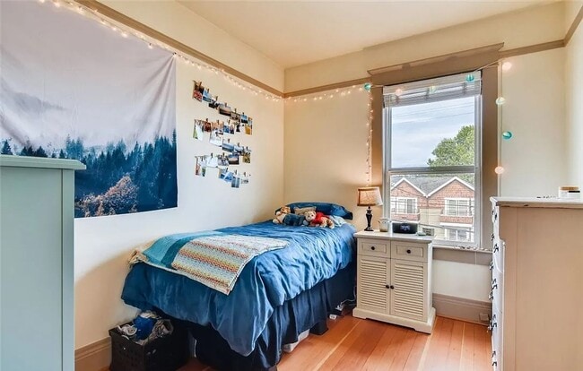 Building Photo - 1017 Taylor Ave N