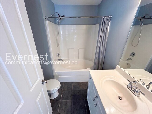 Building Photo - 2 Bed/2.5 Bath Townhome with Fenced Yard & Garage / Pet-Friendly / Available Now!