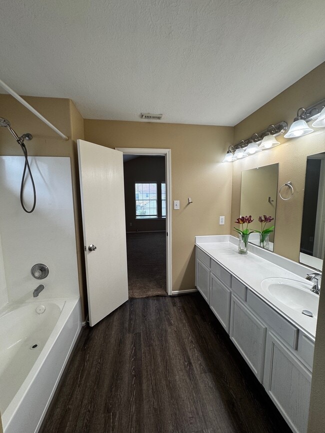 Building Photo - 1411 Hallcroft Ln