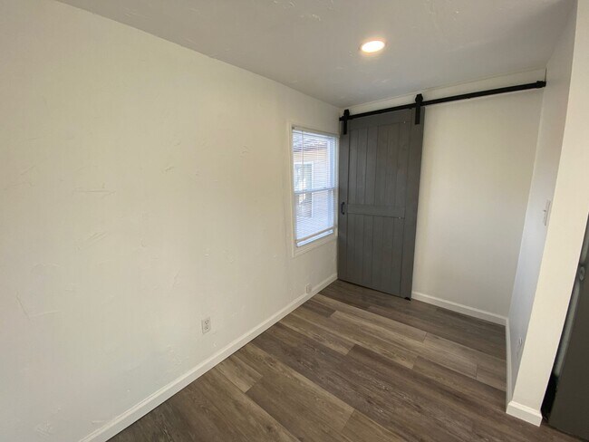 Building Photo - 40 Larchmont Rd