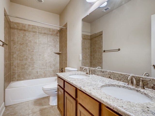 Building Photo - 12619 Quarter J