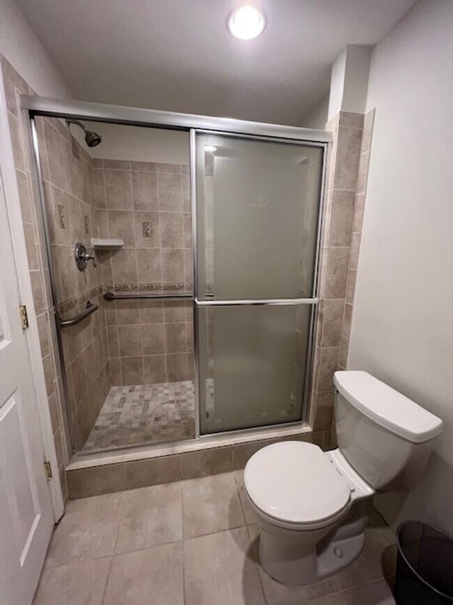 Building Photo - CHARMING TOWNHOME LOCATED IN HIGHLAND HALL...