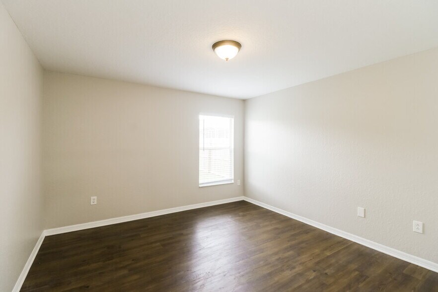 Building Photo - 1837 Tangledvine Dr