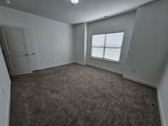 Building Photo - 112 Mergini Dr