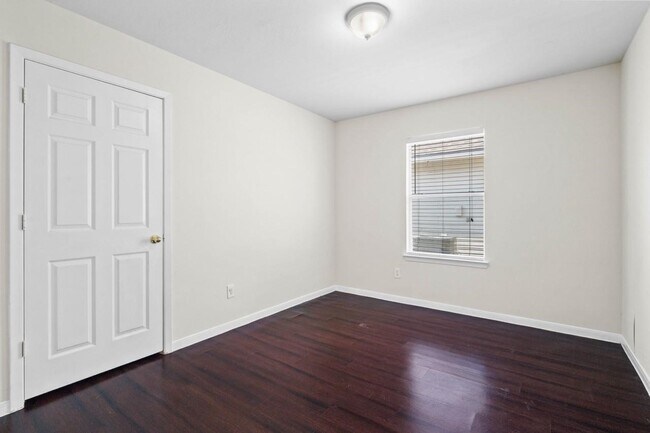 Building Photo - 6631 Portlick Dr