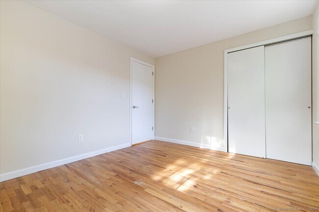 Building Photo - 3 Alscot Dr