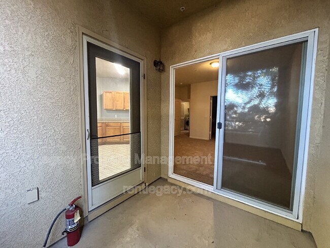 Building Photo - 5350 Dunlay Dr