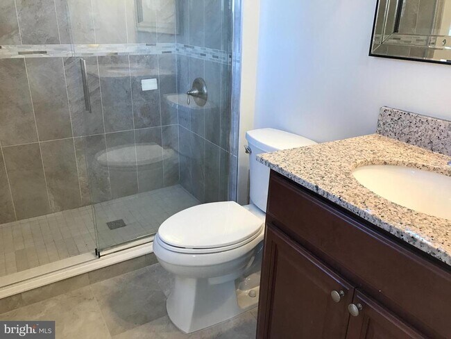 Building Photo - 12 Manor Dr