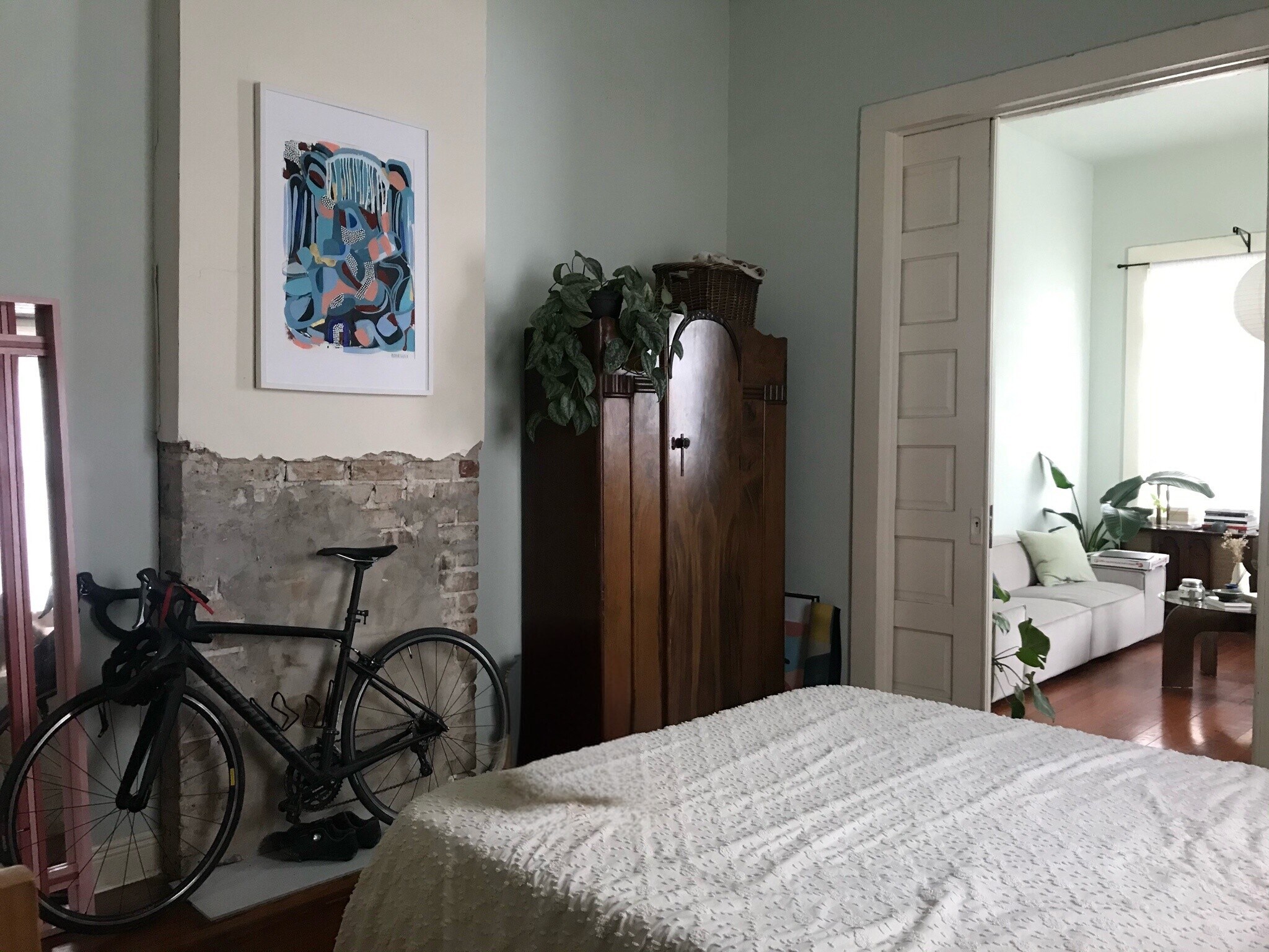 12’ ceilings. - 3611 Banks St