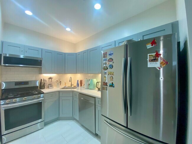 Building Photo - 517 74th St