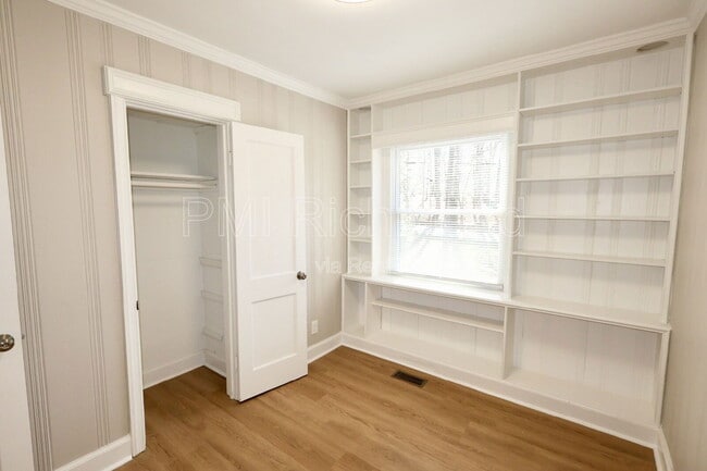 Building Photo - 8834 Old Holly Rd