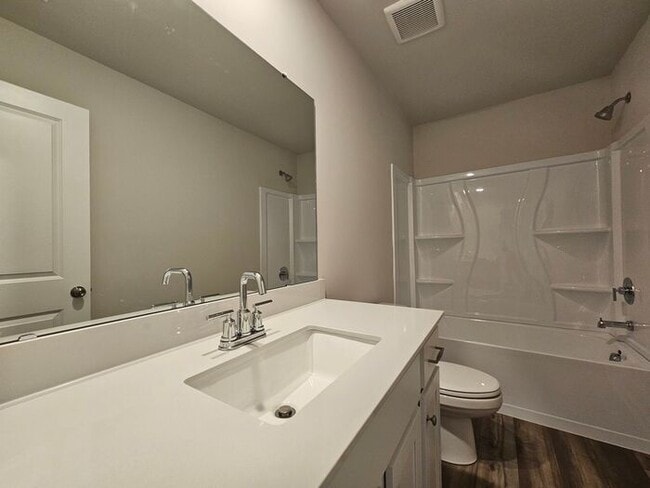 Building Photo - Taylor Hill