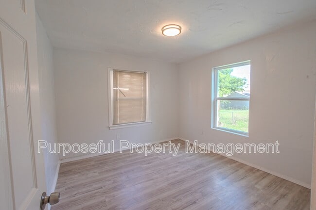 Building Photo - 2208 Hardin Dr