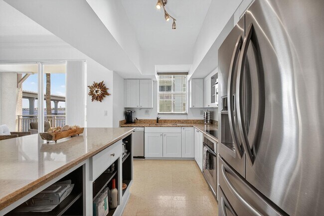 Building Photo - 275 NW Flagler Ave