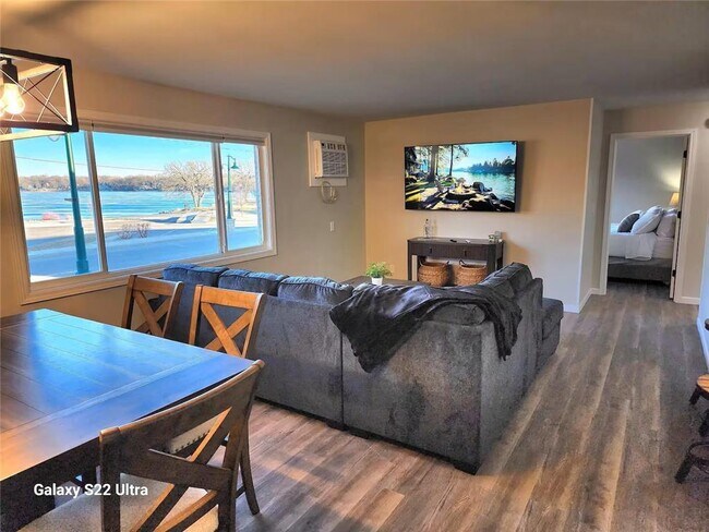 Building Photo - 114 Lake Ave S