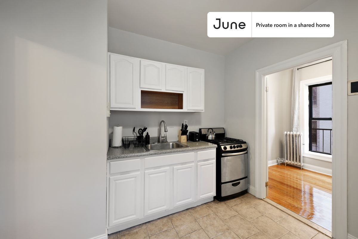 Building Photo - Room in Shared 4 bed/1 bath home