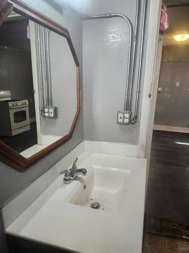 Building Photo - 2562 S 9th St