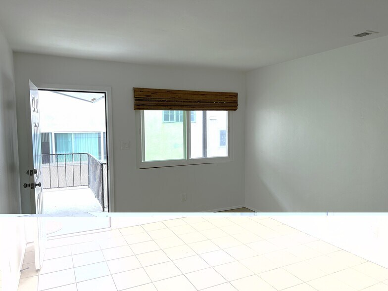 Building Photo - 4463 Mentone St