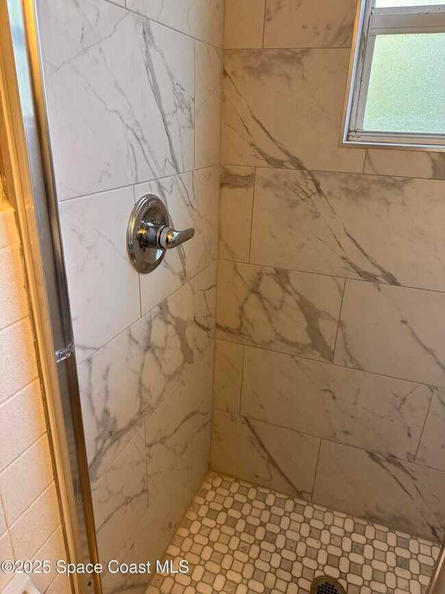 Building Photo - 140 Niemira Ave