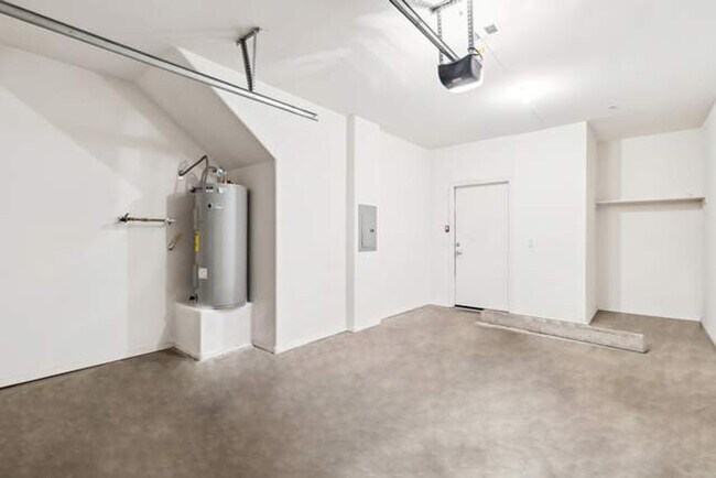 Building Photo - 6610 N 93rd Ave