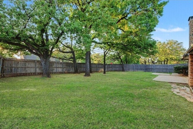Building Photo - 4900 Ridgeline Dr