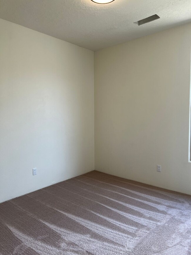 Building Photo - Charming Southwest Living Near Santa Fe Co...